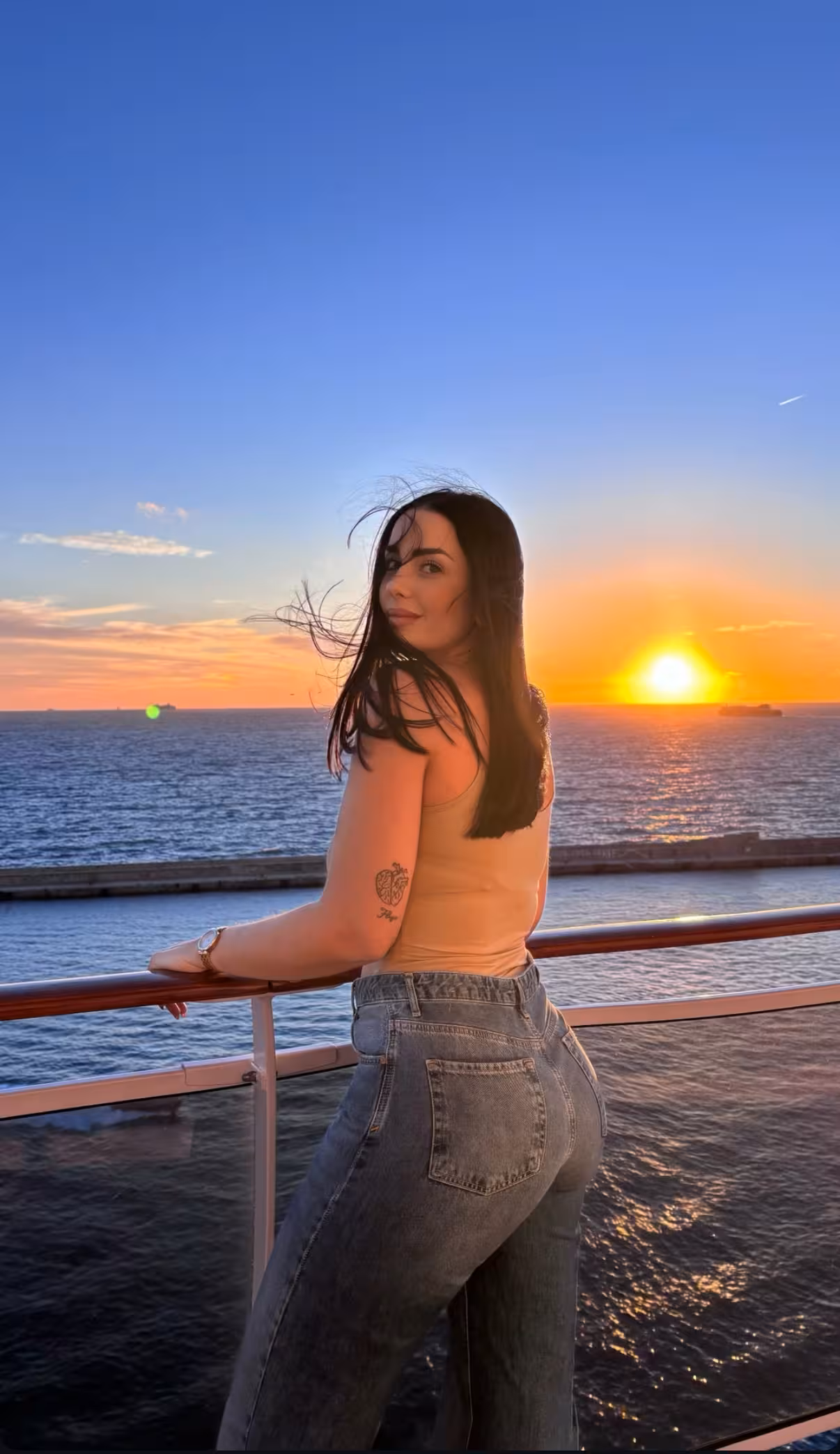 Aroa rencontre femme jeune