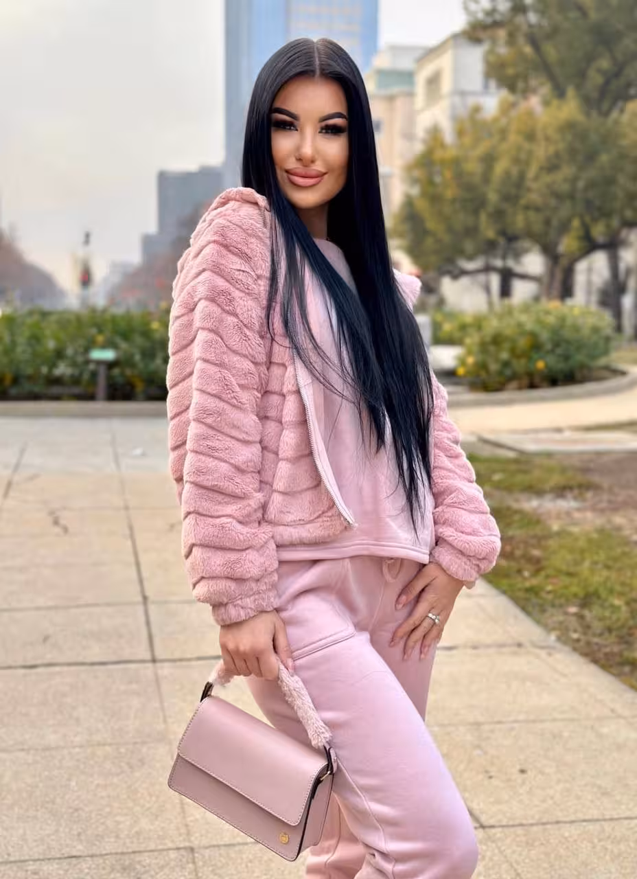 Aleksandra rencontre de femme