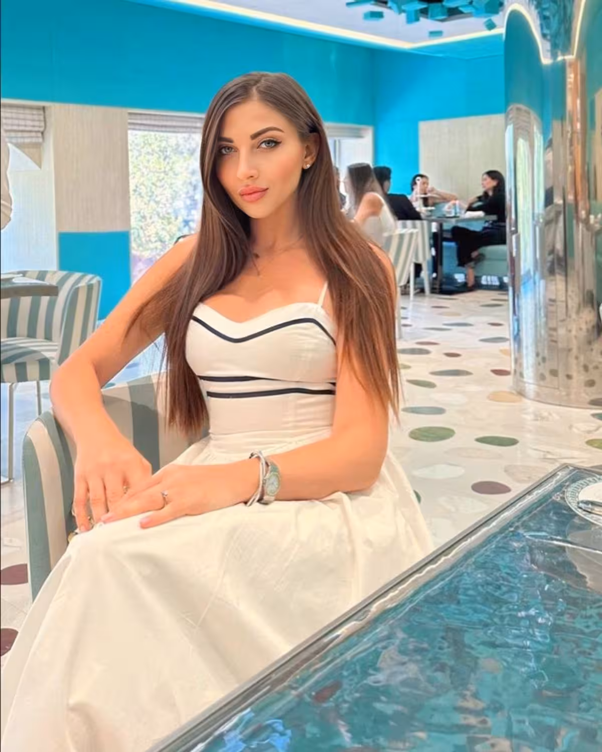 Viktoria rencontre femme dalgerie