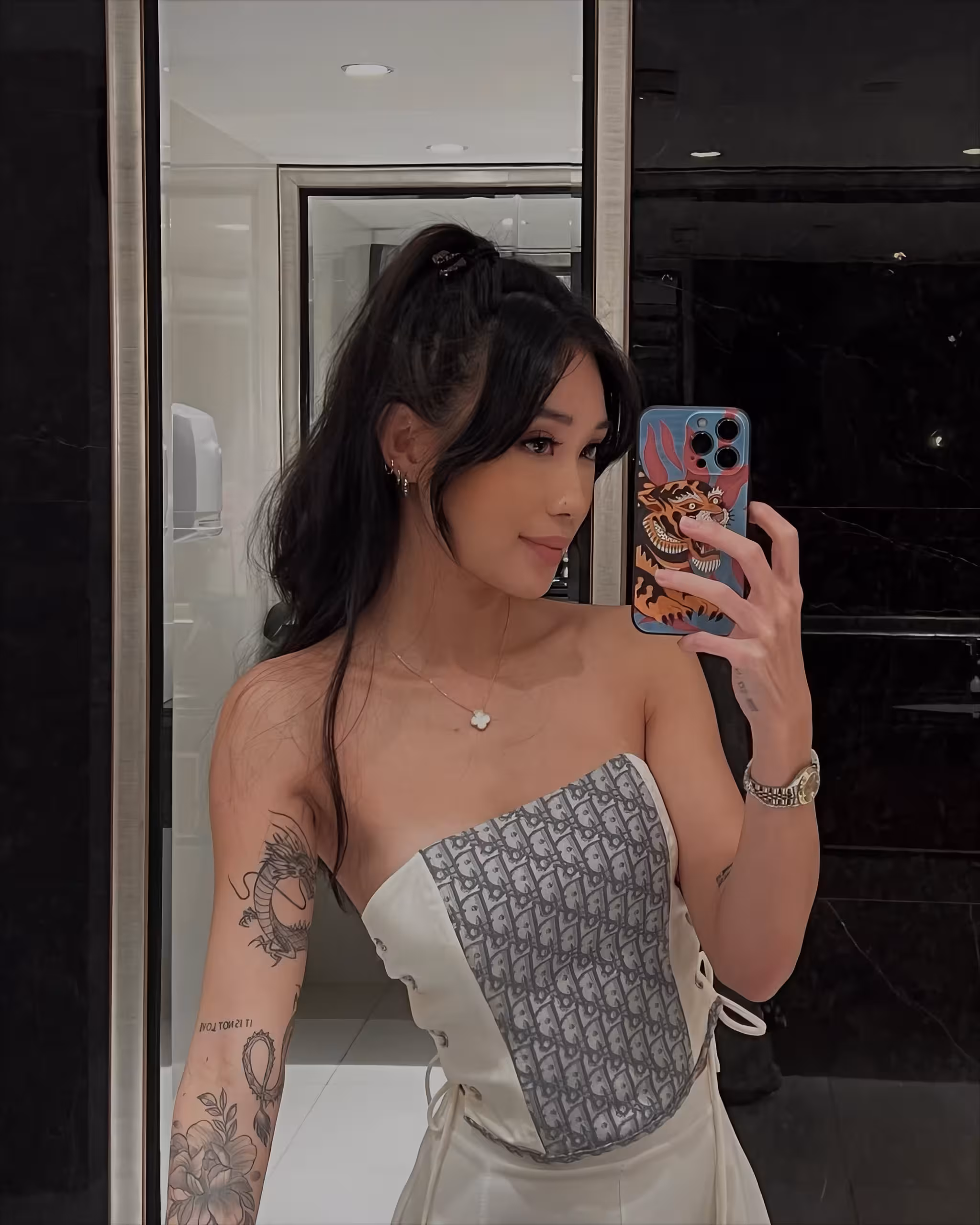 Elaine jai rencontré une femme sur internet