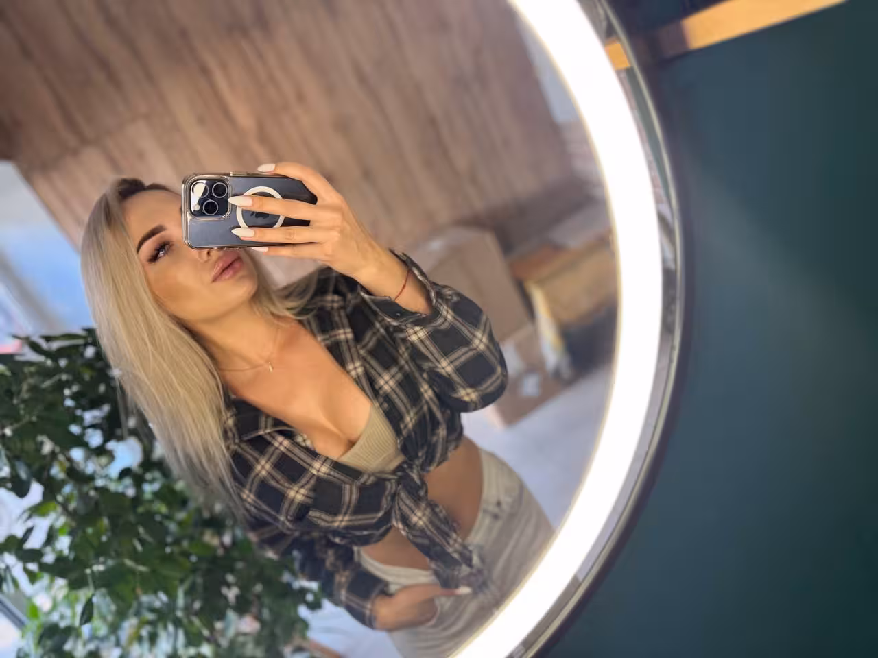 Angelina rencontre femme divorcée en algerie 2018