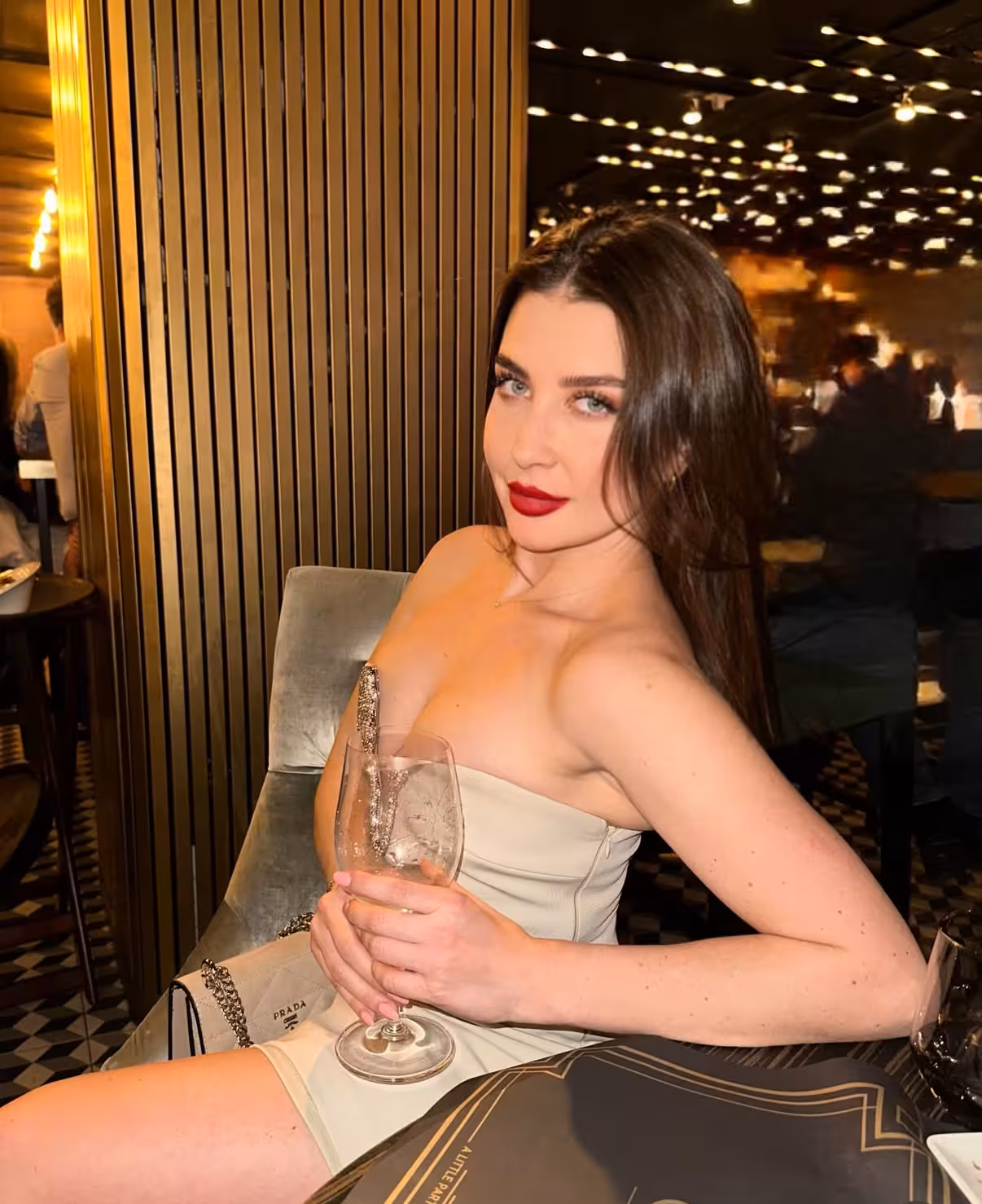 Irina rencontre femme russe parlant francais