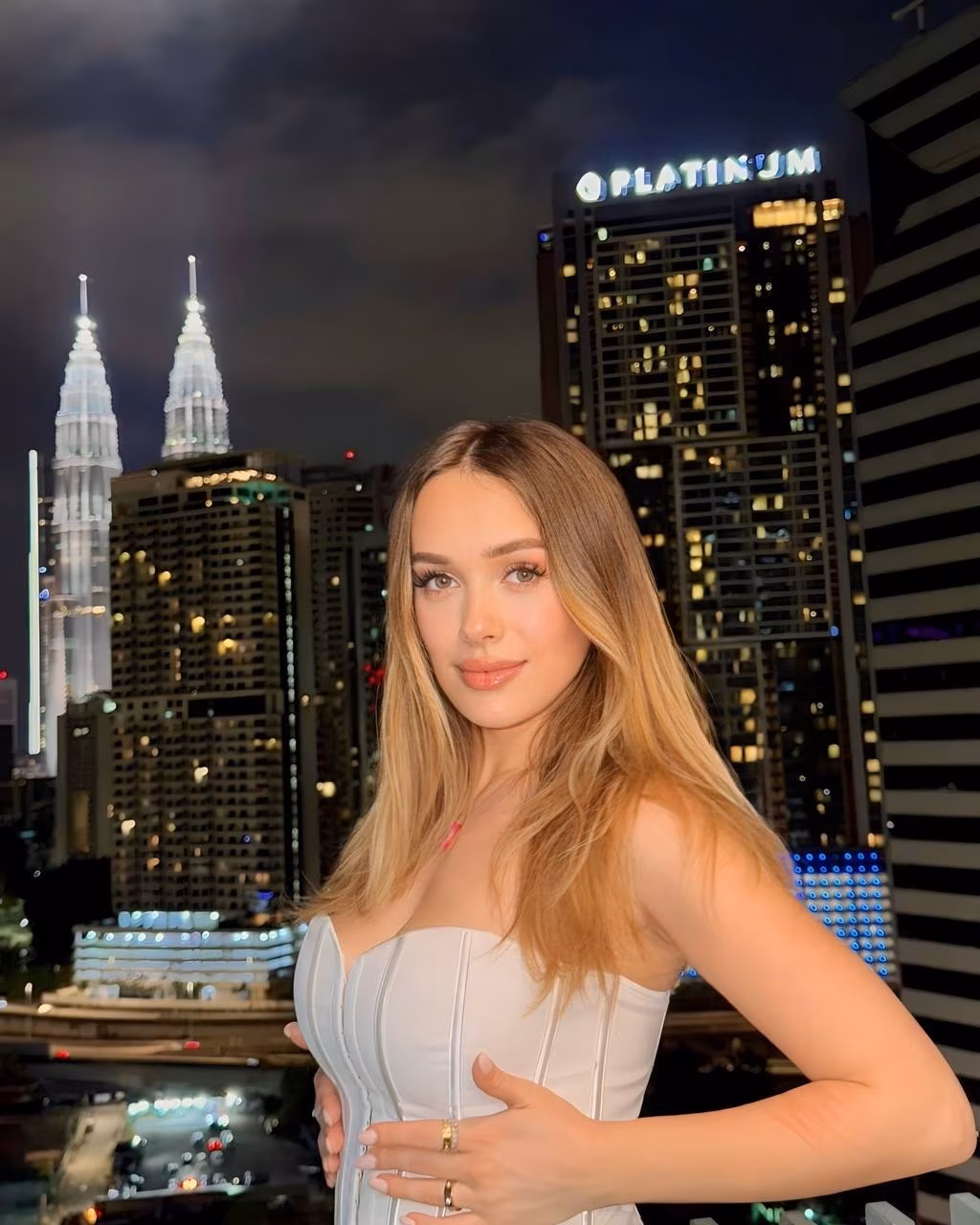 Miliena 23 yo from Barcelona Spain rencontre femme je contacte