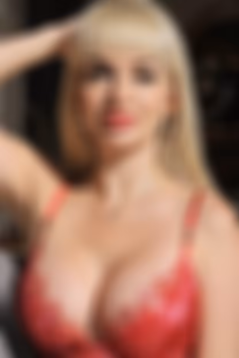 Olena 47 yo from Zaporozhia Ukraine rencontre femme russe parlant francais