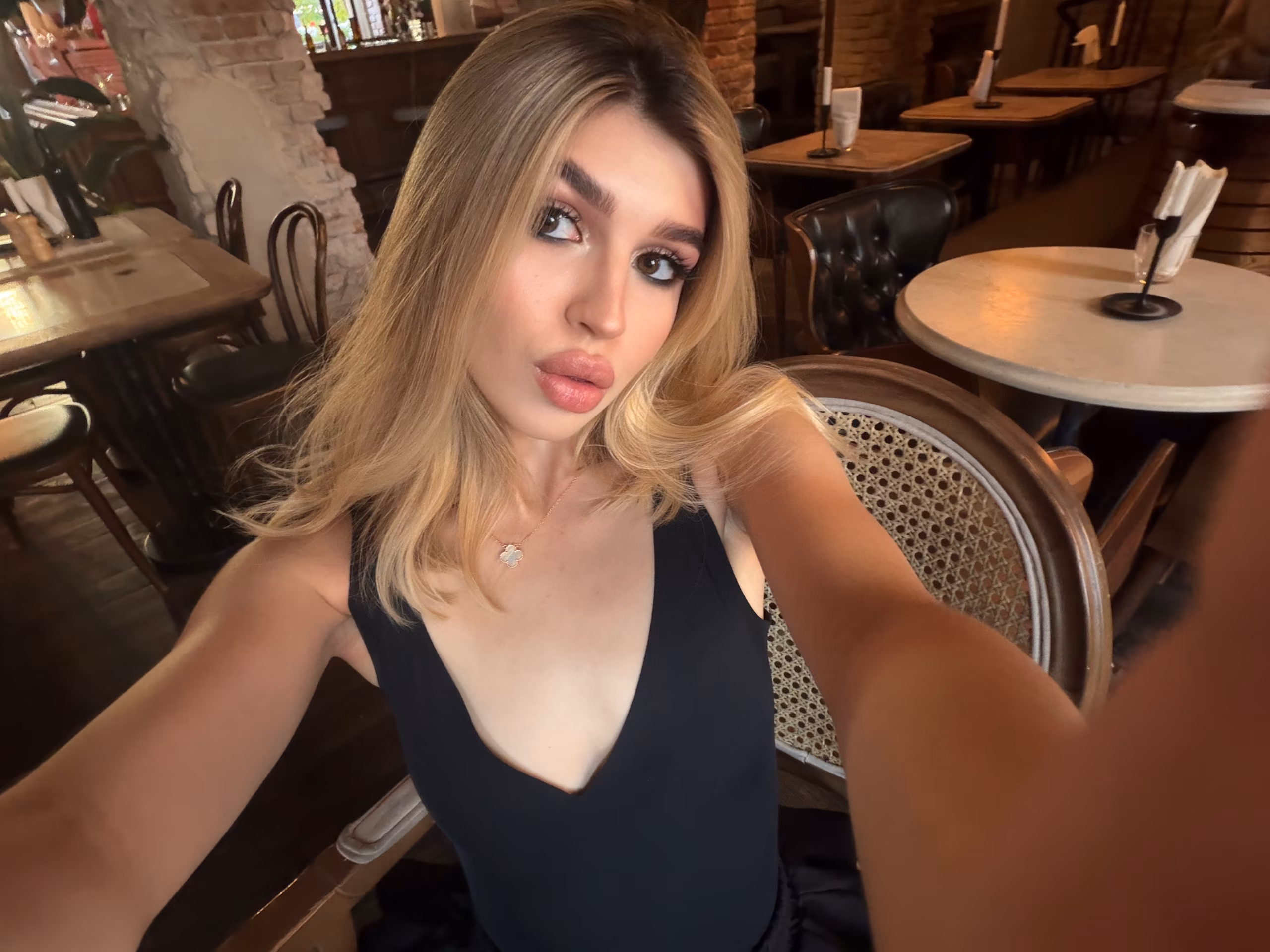 Lilia 20 Kyiv Ukraine Je suis célibataire et je cherche mon âme sœur
