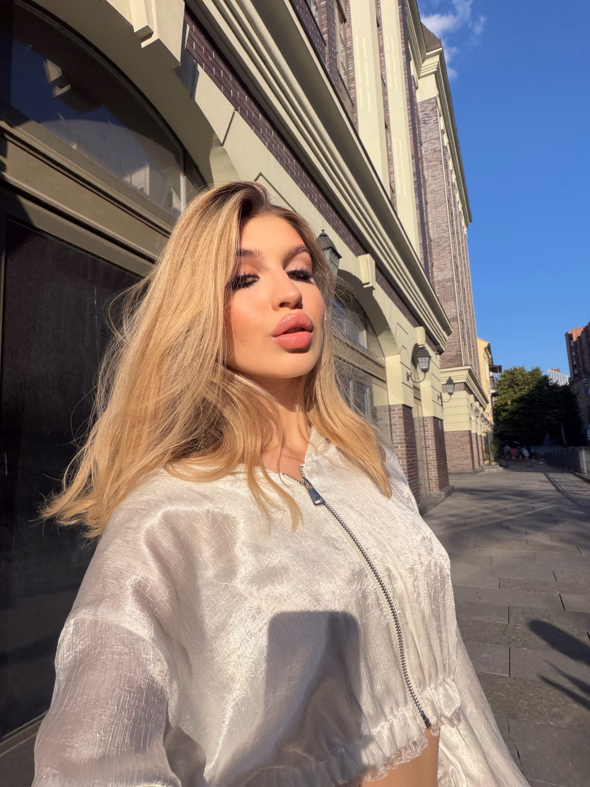 Lilia 20 Kyiv Ukraine Je suis célibataire et je cherche mon âme sœur