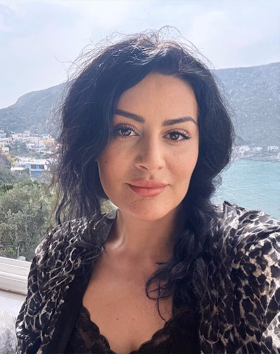 Marta 47 Athens Greece rencontre de femme celibataire