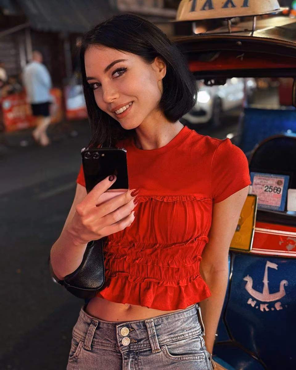 Yulia 30 Wrocław  Poland rencontre en russe
