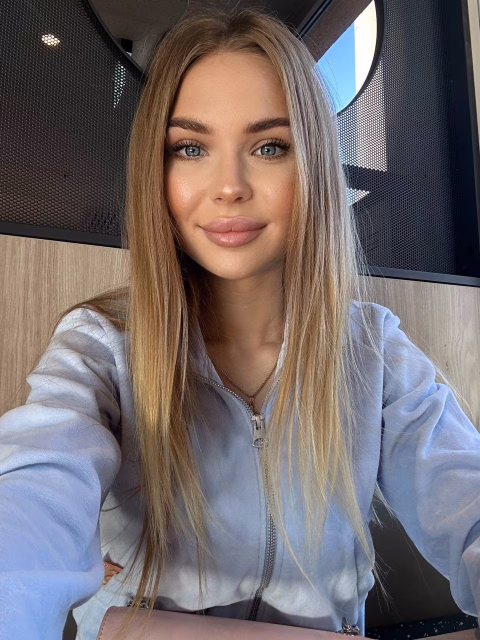 KARYNA 27 Allemagne homme confiant